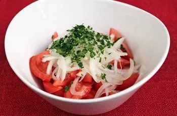 Receta de ensalada chilena tradicional: Fresca, sencilla y versátil