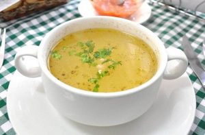 Receta de consome de pollo chileno
