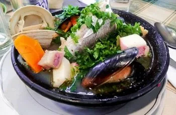Receta de paila marina chilena tradicional: Caldo generoso y mundialmente famoso