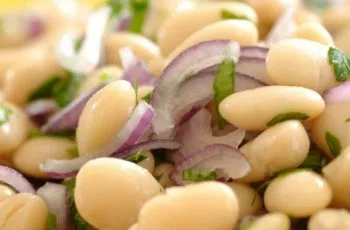 Ensalada de porotos blancos con cebolla: Receta fresca y versátil para compartir Ensalada de porotos blancos con cebolla: Receta fresca y versátil para compartir