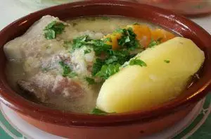 Recetas de sopas y guisos típicos de Chile 25 Receta de cazuela de cerdo y luche