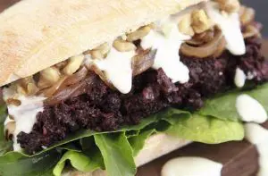 Recetas de sándwiches típicos de Chile 16 Receta de sándwich de prieta y queso azul