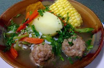 Receta de cazuela de albóndigas: Casera, cálida y reconfortante para días fríos