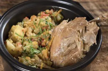 Receta de picante de conejo a la chilena con papas cocidas para 6 personas