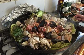 Receta de pulmay de mariscos y carnes: Versión casera del curanto en olla Receta de pulmay de mariscos y carnes: Versión casera del curanto en olla