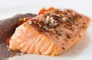 Receta de salmón confitado al merkén