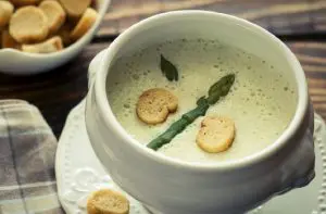 Recetas de sopas y guisos típicos de Chile 75 Receta de crema de espárragos chilenos
