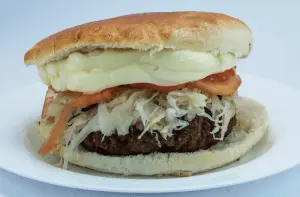 Recetas de sándwiches típicos de Chile 41 Receta de hamburguesa chilena o fricandela