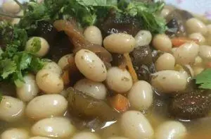 Recetas de sopas y guisos típicos de Chile 85 Receta de porotos con cochayuyo chileno