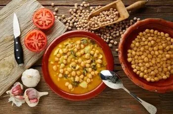 Receta de guiso de garbanzos tradicional: Casero, nutritivo y reconfortante Receta de guiso de garbanzos tradicional: Casero, nutritivo y reconfortante