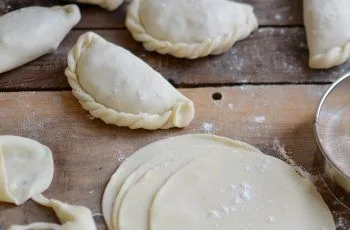 Receta de masa para empanadas chilenas: Una preparación casera indispensable