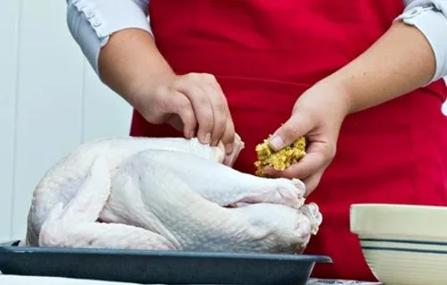 Rellenando el pavo