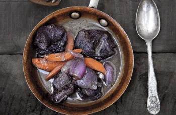 Receta de guiso de carne de ciervo: Carne de caza preparada paso a paso