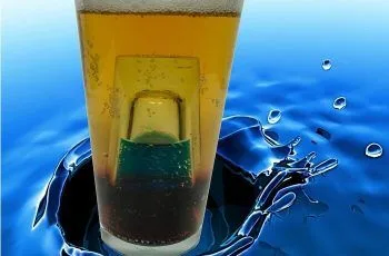 Receta de submarino de cerveza y menta: Un cóctel bohemio clásico y transversal Receta de submarino de cerveza y menta: Un cóctel bohemio clásico y transversal