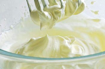 Receta de crema chantilly casera, tradicional y vegana Receta de crema chantilly casera, tradicional y vegana