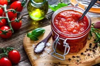 Receta de salsa de tomates casera: Fresco y versátil acompañamiento Receta de salsa de tomates casera: Fresco y versátil acompañamiento