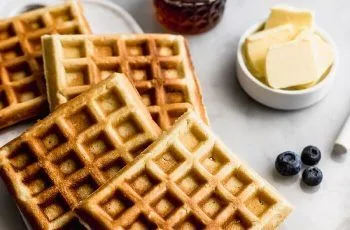 Receta de waffles fáciles esponjosos ¿Cómo hacer versiones dulces o saladas?