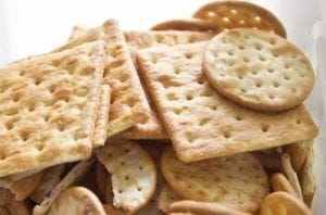 Galletas de soda trituradas para la base de torta sin hornear