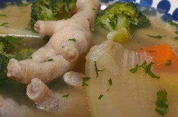 Receta de caldo de patas de pollo Receta de caldo de patas de pollo