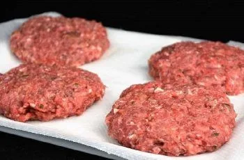 Receta de hamburguesas caseras a la chilena: Deliciosas y versátiles para 4 personas Receta de hamburguesas caseras a la chilena: Deliciosas y versátiles para 4 personas