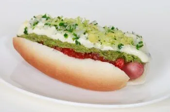 Receta de completo campesino chileno con salsa verde y ají verde Receta de completo campesino chileno con salsa verde y ají verde