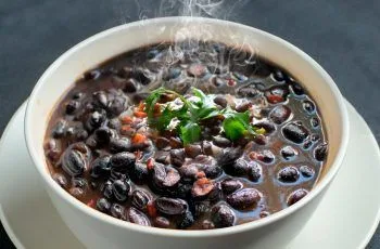 Receta de porotos negros con arroz: Rica fuente de fibra y proteína Receta de porotos negros con arroz: Rica fuente de fibra y proteína