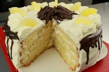 Receta de torta de piña y crema: Un clásico de los cumpleaños infantiles