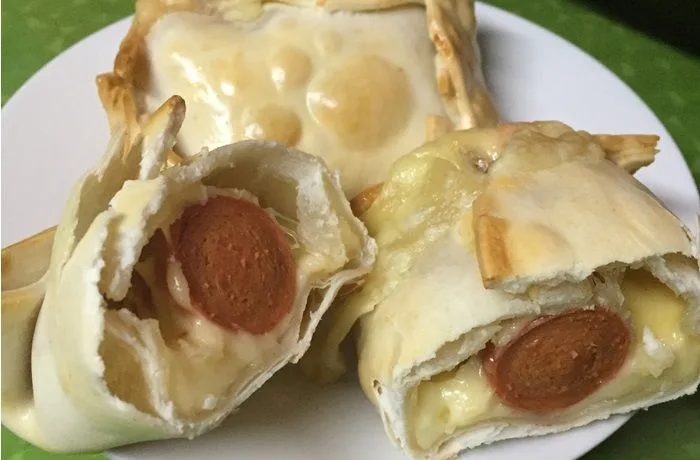 Chaparritas recién horneadas sobre una bandeja, con un acabado dorado y brillante después del horneado