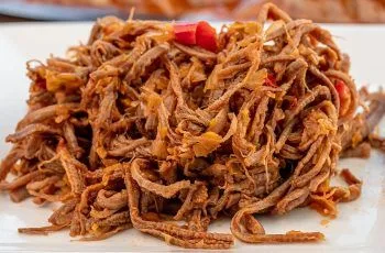 Receta de carne desmechada o ropa vieja: Un clásico familiar sudamericano Receta de carne desmechada o ropa vieja: Un clásico familiar sudamericano