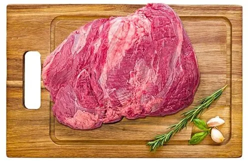 Corte de abastero de vacuno limpio, preparado para ser salado o adobado antes del asado.