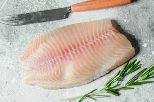 Filetes de pescado Filetes de pescado blanco (merluza o reineta) limpios y crudos, listos para rebozar y freír.