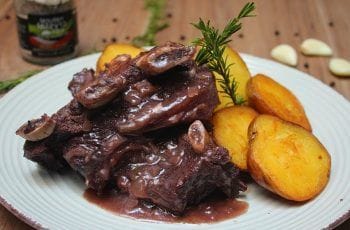 Receta de asado de tira a la olla con cerveza: Clásico de la abuela para 4 personas Receta de asado de tira a la olla con cerveza: Clásico de la abuela para 4 personas