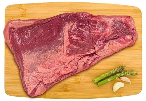 Tapapecho entero Corte de tapapecho de vacuno (brisket) entero, con su cordón de grasa visible, antes de ser sellado.