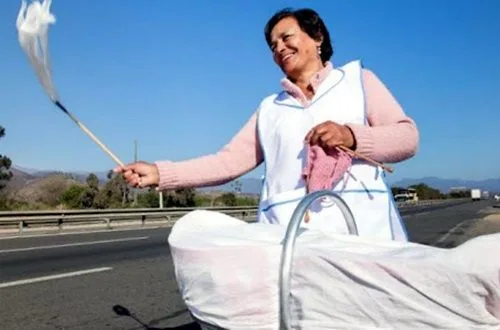 Palomitas de La Ligua vestidas de blanco con sus canastos de dulces tradicionales.
