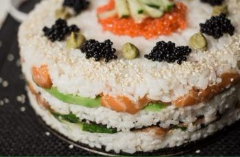 Receta de torta de sushi con salmón y palta: Innovadora y deliciosa Receta de torta de sushi con salmón y palta: Innovadora y deliciosa