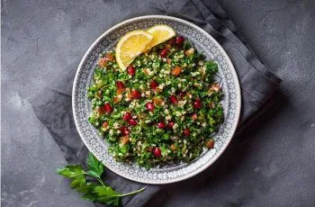 Receta de ensalada de perejil árabe tradicional (tabule o tabbouleh)