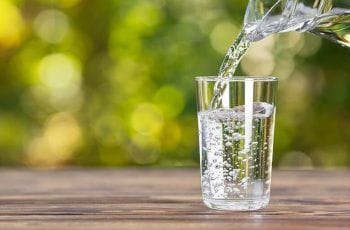 La importancia de consumir agua y mantenernos hidratados La importancia de consumir agua y mantenernos hidratados