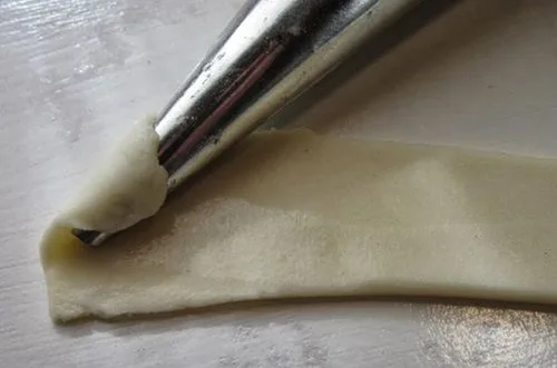 Molde para cachitos Moldes cónicos metálicos de repostería, esenciales para dar forma a los cachitos chilenos.