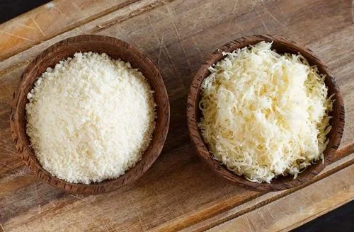 Queso mantecoso y parmesano, combinación clave para gratinar el Chupe de Jaiba.