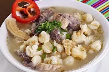 Receta de caldo de mote peruano: Sustancioso y reconfortante