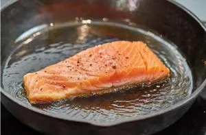 Receta de salmón al sartén con mantequilla - Comidas Chilenas