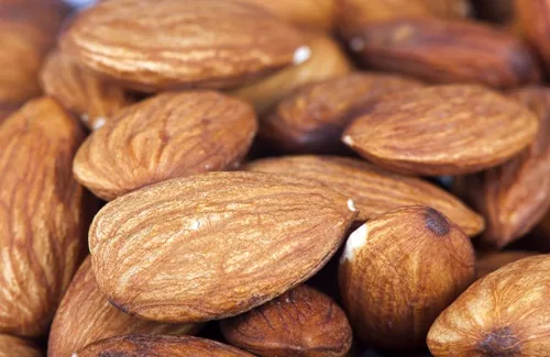 Almendras enteras Sello nutricional de libre de sellos. Indicador de una bebida baja en calorías.