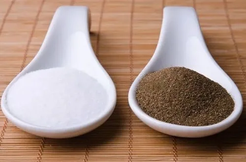 Sal fina y pimienta negra, considmentos escenciales para el adobo del abastero