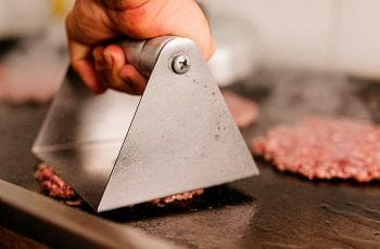 Día de la Hamburguesa: Descrubre los secretos de una smash burger perfecta Día de la Hamburguesa: Descrubre los secretos de una smash burger perfecta