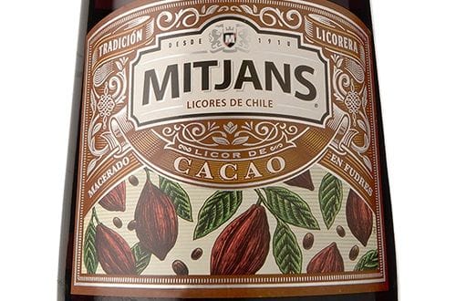 Botella de licor de cacao, el ingrediente dulce y cremoso que complementa el bitter.