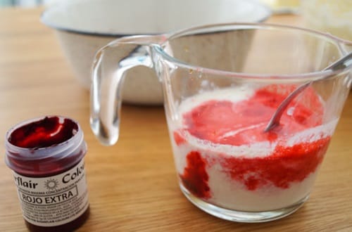 Colorante rojo Colorante rojo alimentario concentrado para lograr el vibrante color de la tarta Red Velvet.