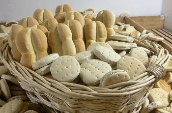 ¿Cuánto gastan los chilenos en pan al mes y cuál es su favorito?