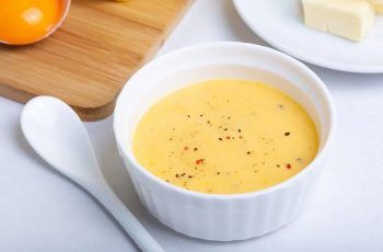 Receta de salsa holandesa clásica: Paso a paso con mantequilla y crema de leche Receta de salsa holandesa clásica: Paso a paso con mantequilla y crema de leche