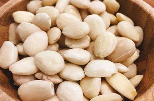 Almendras crudas peladas