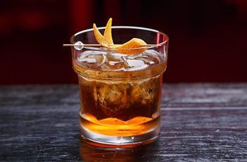Receta de Old Fashioned clásico: Cóctel de whisky fácil y elegante Receta de Old Fashioned clásico: Cóctel de whisky fácil y elegante